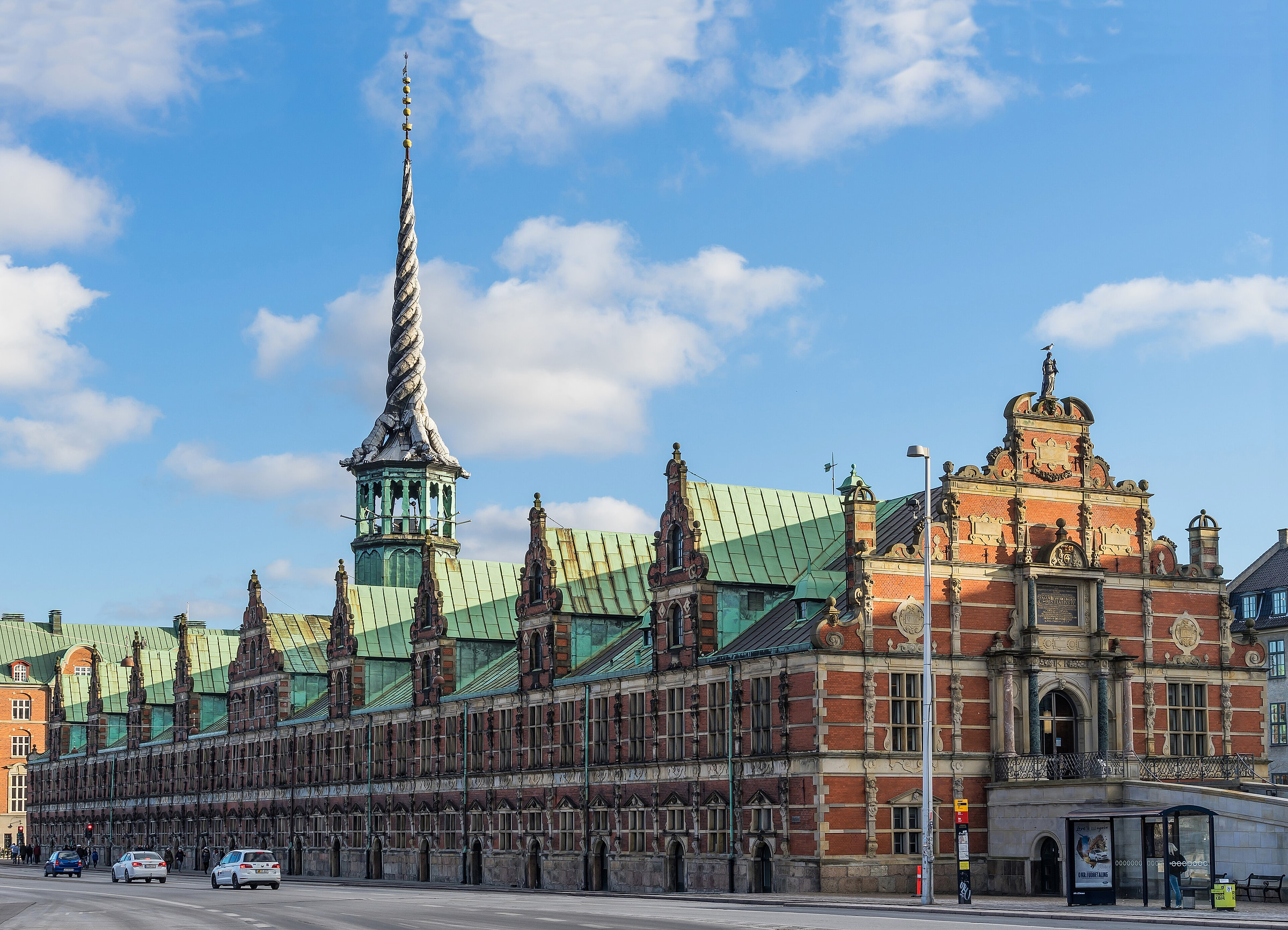 Børsen i København med det snoede spir