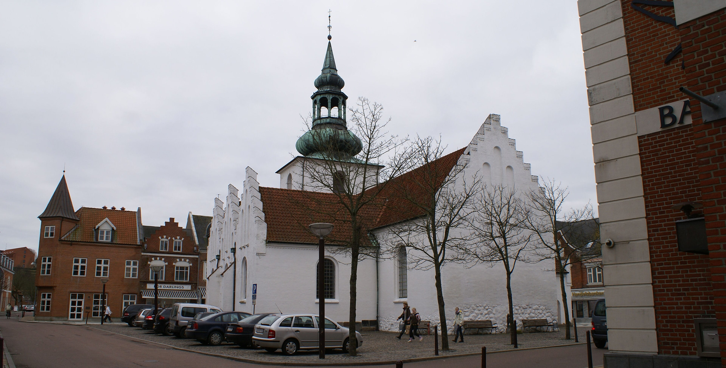 Lemvig Kirke med det grønne spir midt i byen